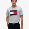 T-shirt com logótipo de bandeira grande T-shirt com logótipo de bandeira grande