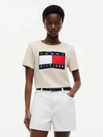 T-shirt com logótipo de bandeira grande