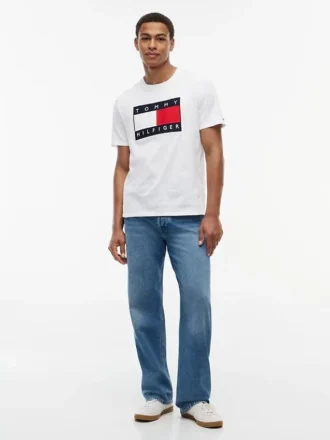 T-shirt com logótipo de bandeira grande