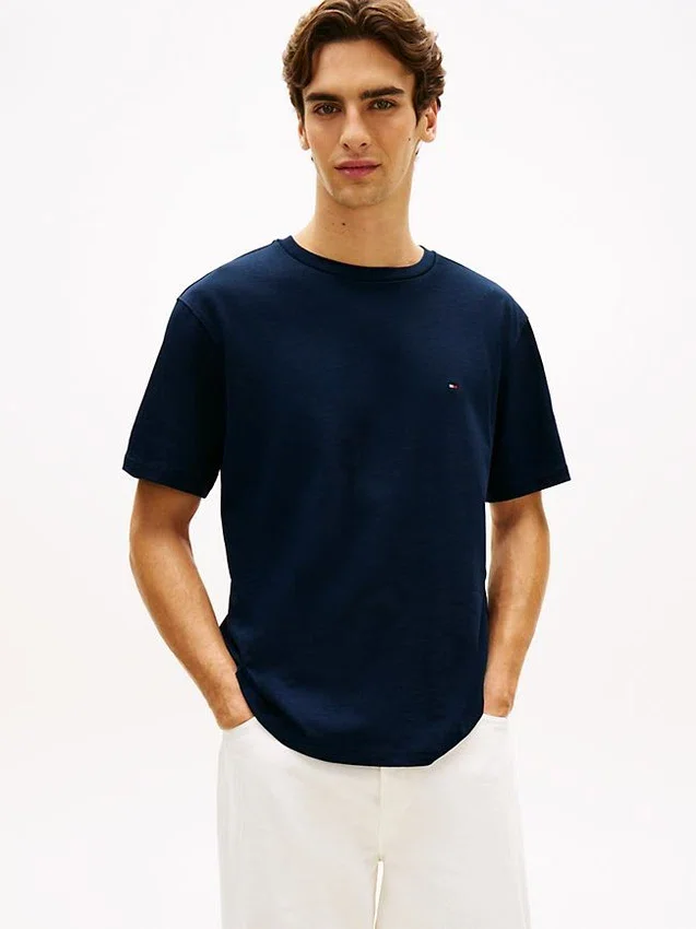 T-shirt com logótipo de bandeira nas costas e corte descontraído T-shirt com logótipo de bandeira nas costas e corte descontraído