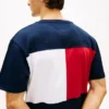 T-shirt com logótipo de bandeira nas costas e corte descontraído T-shirt com logótipo de bandeira nas costas e corte descontraído