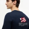 T-shirt com logótipo de bandeira ondulada nas costas T-shirt com logótipo de bandeira ondulada nas costas