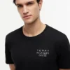 T-shirt com logótipo de bandeira ondulada nas costas T-shirt com logótipo de bandeira ondulada nas costas