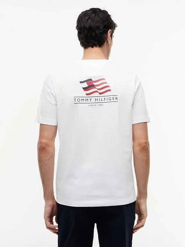 T-shirt com logótipo de bandeira ondulada nas costas T-shirt com logótipo de bandeira ondulada nas costas