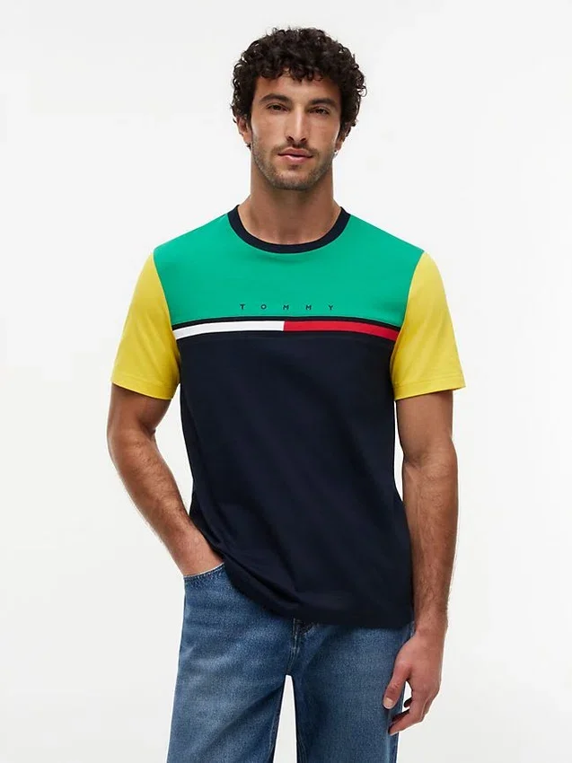 T-shirt com logótipo de riscas em blocos de cor T-shirt com logótipo de riscas em blocos de cor