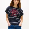 T-shirt com logótipo em arco e mangas dolman às riscas