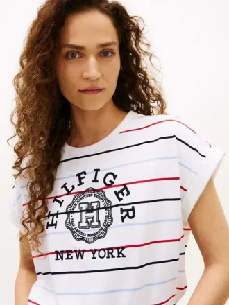 T-shirt com logótipo em arco e mangas dolman às riscas