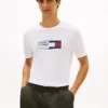 T-shirt com logótipo em caixa T-shirt com logótipo em caixa