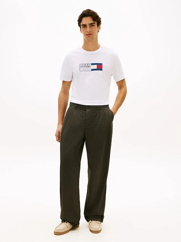 T-shirt com logótipo em caixa T-shirt com logótipo em caixa