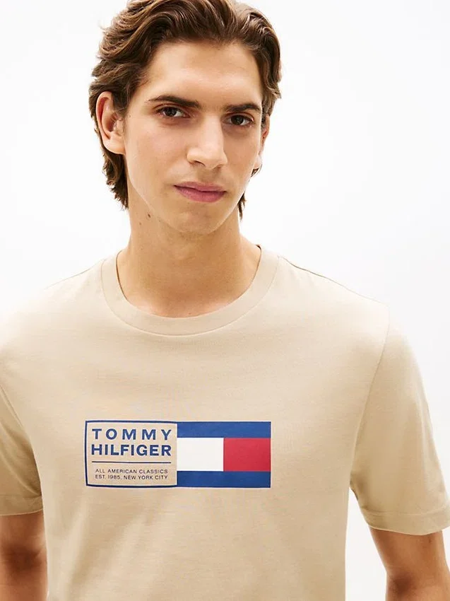 T-shirt com logótipo Flag Box T-shirt com logótipo Flag Box