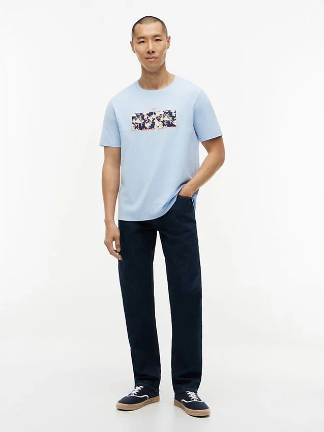 T-shirt com logótipo floral tropical T-shirt com logótipo floral tropical