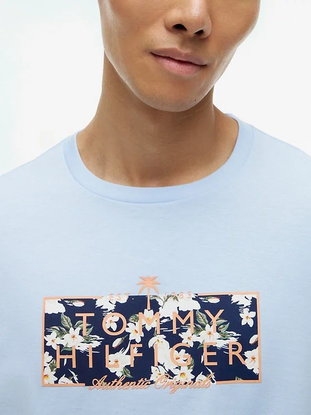 T-shirt com logótipo floral tropical T-shirt com logótipo floral tropical