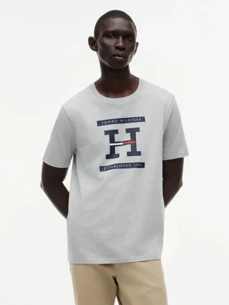 T-shirt com logótipo H