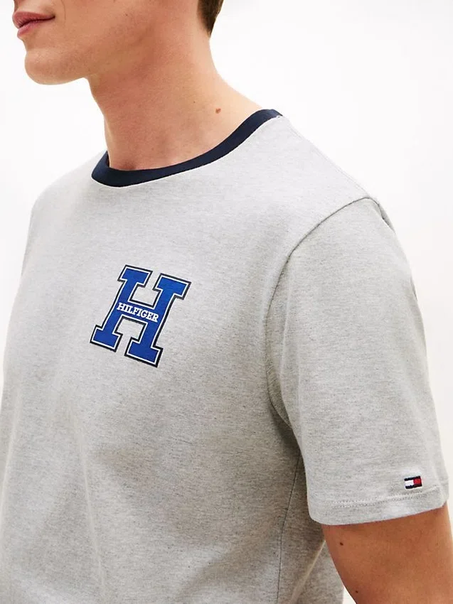 T-shirt com logótipo Hilfiger T-shirt com logótipo Hilfiger