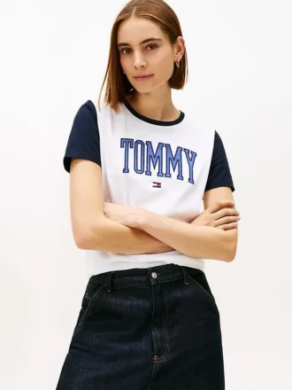 T-shirt com logótipo Tommy em estilo universitário