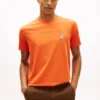 T-shirt com monograma bordado