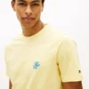 T-shirt com monograma bordado