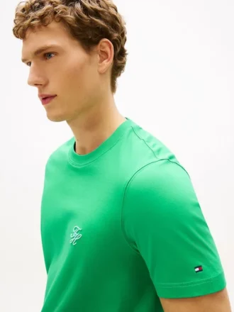 T-shirt com monograma bordado