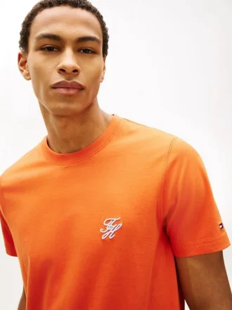 T-shirt com monograma bordado
