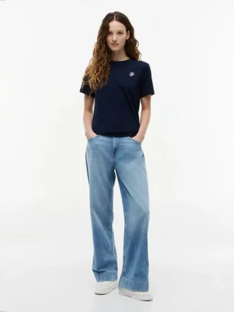 T-shirt com monograma bordado