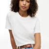 T-shirt com monograma bordado