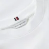 T-shirt com monograma bordado