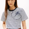 T-shirt com riscas e estampado floral abstrato T-shirt com riscas e estampado floral abstrato