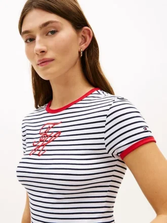 T-shirt com riscas e monograma bordado