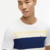 T-shirt com riscas em blocos T-shirt com riscas em blocos