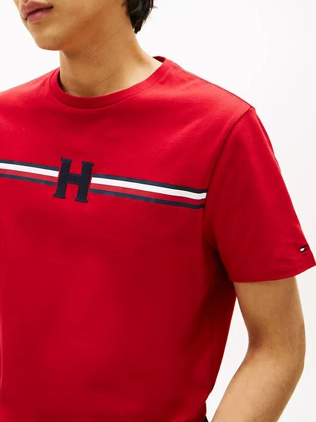 T-shirt com riscas H exclusivas T-shirt com riscas H exclusivas