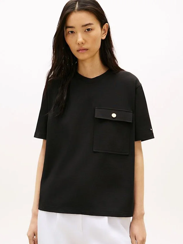 T-shirt de corte descontraído com bolso com botão dourado T-shirt de corte descontraído com bolso com botão dourado