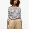 T-shirt de corte justo com decote em barco T-shirt de corte justo com decote em barco
