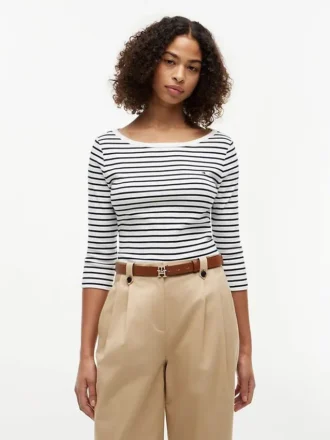 T-shirt de corte justo com decote em barco