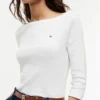 T-shirt de corte justo com decote em barco T-shirt de corte justo com decote em barco