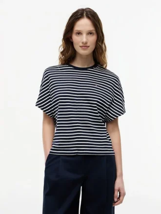T-shirt de gola redonda com mangas em forma de asa de morcego