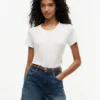 T-shirt de gola redonda com ponto de malha e corte justo T-shirt de gola redonda com ponto de malha e corte justo