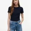 T-shirt de gola redonda com ponto de malha e corte justo T-shirt de gola redonda com ponto de malha e corte justo
