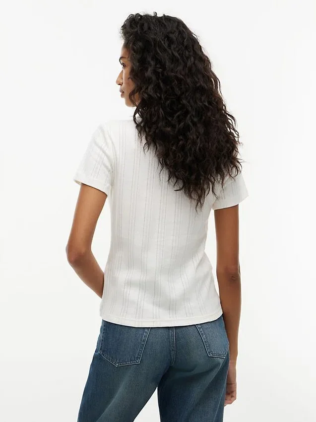 T-shirt de gola redonda com ponto de malha e corte justo T-shirt de gola redonda com ponto de malha e corte justo