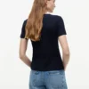T-shirt de gola redonda com ponto de malha e corte justo T-shirt de gola redonda com ponto de malha e corte justo