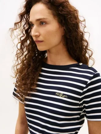 T-shirt em interlock de algodão com botões dourados