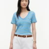 T-shirt Favorite com gola em V às riscas T-shirt Favorite com gola em V às riscas