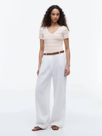 T-shirt Favorite com gola em V às riscas