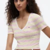 T-shirt Favorite com gola em V às riscas T-shirt Favorite com gola em V às riscas