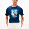 T-shirt Hilfiger com estampado fotográfico de vela T-shirt Hilfiger com estampado fotográfico de vela