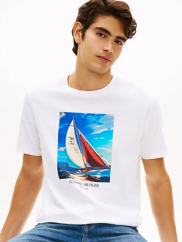 T-shirt Hilfiger com estampado fotográfico de vela T-shirt Hilfiger com estampado fotográfico de vela