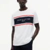 T-shirt Hilfiger com logótipo em riscas T-shirt Hilfiger com logótipo em riscas