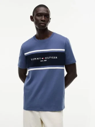 T-shirt Hilfiger com logótipo em riscas