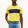 T-shirt Hilfiger com logótipo em riscas T-shirt Hilfiger com logótipo em riscas
