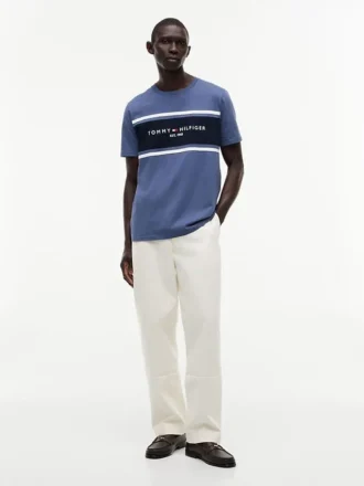 T-shirt Hilfiger com logótipo em riscas