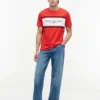 T-shirt Hilfiger com logótipo em riscas T-shirt Hilfiger com logótipo em riscas